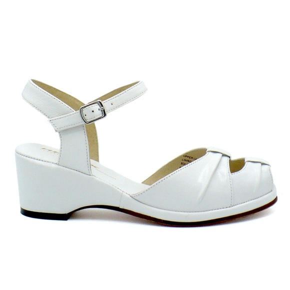 Pleated 2 - White - Picture 2 of 10